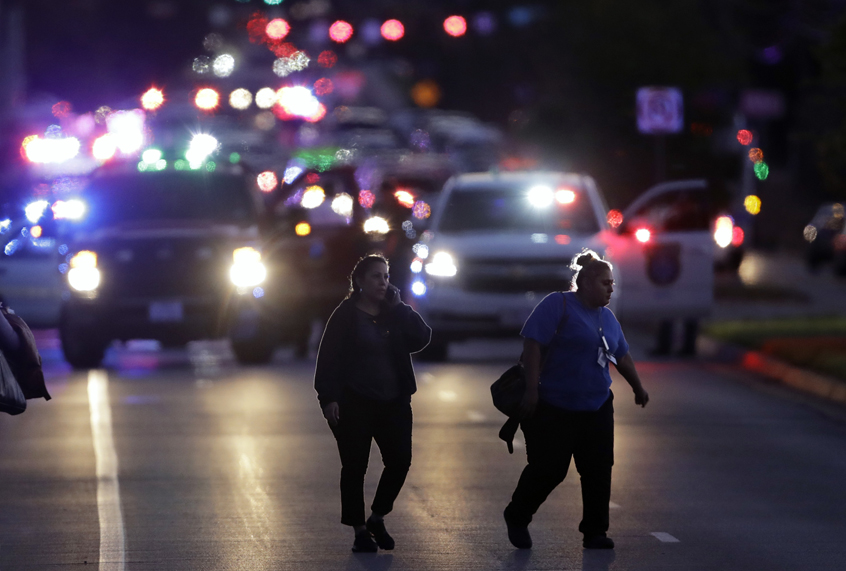 People evacuate as emergency vehicles stage near the site of another explosion, March 20, 2018, in Austin, Texas. (AP/Eric Gay)