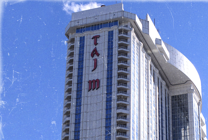 Shown is what remains of the logo on the former Trump Taj Mahal casino in Atlantic City, N.J. (AP/Getty/Salon)