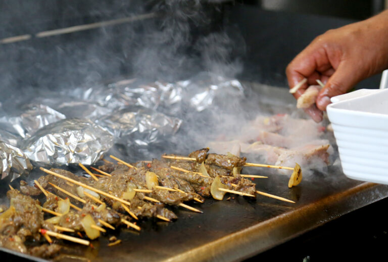 Kangaroo and crocodile meat BBQ (Courtesy of Author)