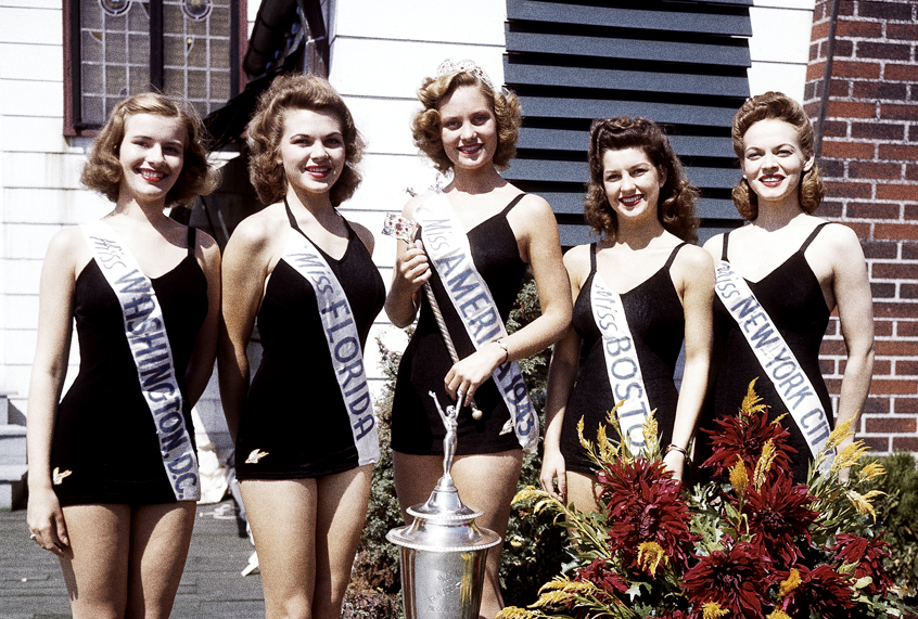 Miss America of 1943 Jean Bartel, center, poses with finalists of the Miss America pageant in Atlantic City, N.J., Sept. 11, 1943. (AP Photo)