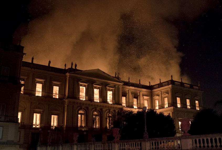Flames engulf the 200-year-old National Museum of Brazil, in Rio de Janeiro, Sept. 2, 2018. (AP/Leo Correa)