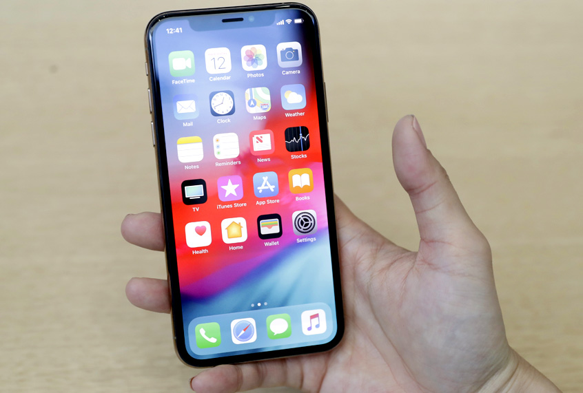 iPhone XS (AP/Marcio Jose Sanchez)