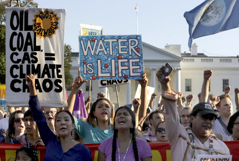 Supporters of the Standing Rock Sioux Tribe rally in opposition of the Dakota Access oil pipeline in front of the White House, Tuesday, Sept. 13, 2016. (AP/Jacquelyn Martin)