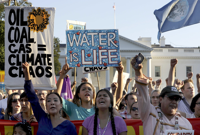 Supporters of the Standing Rock Sioux Tribe rally in opposition of the Dakota Access oil pipeline in front of the White House, Tuesday, Sept. 13, 2016. (AP/Jacquelyn Martin)