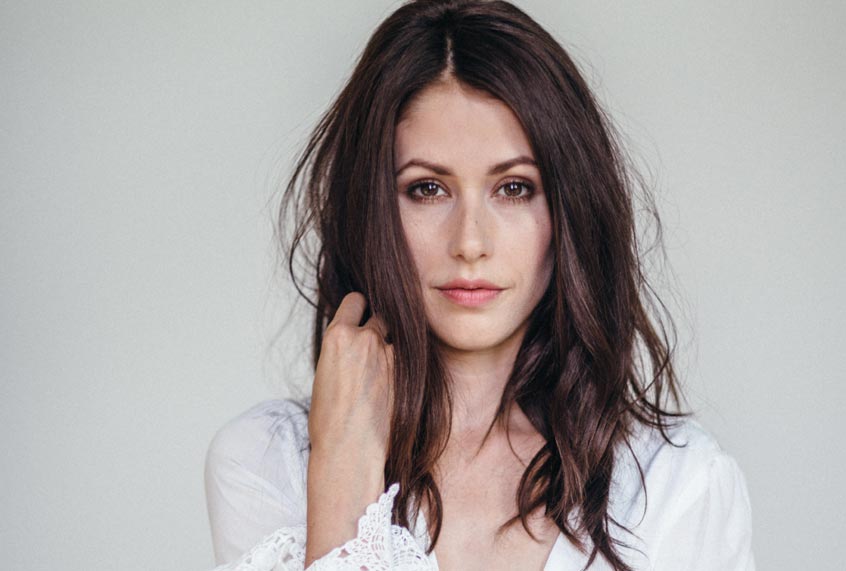 Amanda Crew