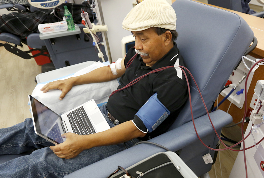 A patient undergoes dialysis at a clinic in Sacramento, Calif., Sept, 24, 2018. (AP/Rich Pedroncelli)