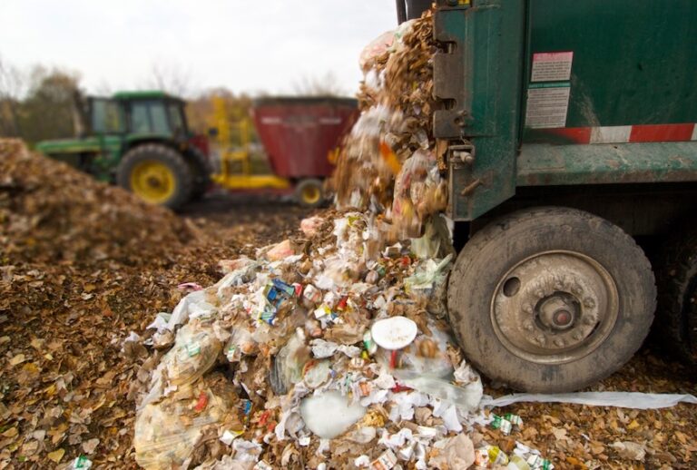 Delivering food to a commercial compost facility. (Minnesota Pollution Control Agency/Flickr)