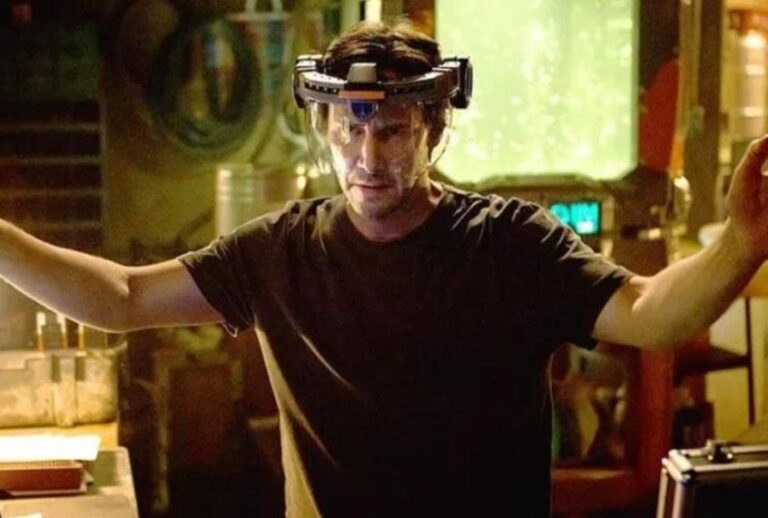 Keanu Reeves in "Replicas" (Entertainment Studios Motion Pictures)
