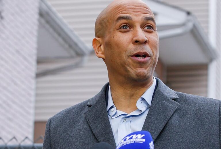 Sen. Cory Booker announces his presidential bid during a press conference on February 1, 2019 in Newark, New Jersey. (Getty/Eduardo Munoz Alvarez)