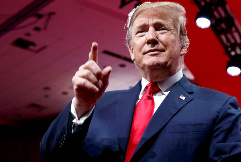 Donald Trump looks to the cheering audience as he arrives to speak at CPAC 2019, in Oxon Hill, Md., March 2, 2019. (AP/Carolyn Kaster)