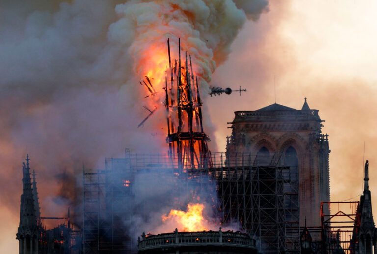 The steeple collapses as smoke and flames engulf the Notre-Dame Cathedral in Paris on April 15, 2019. (Getty/Geoffroy Van Der Hasselt)