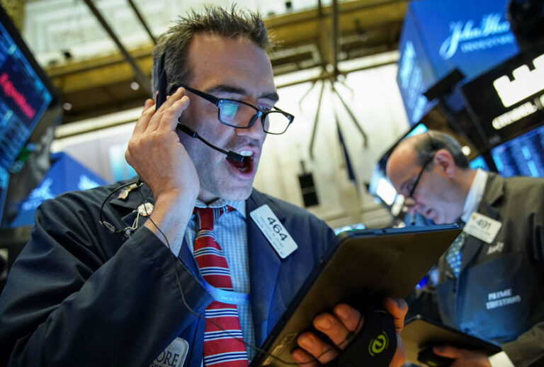 Traders and financial professionals work on the floor of the New York Stock Exchange (NYSE) at the opening bell, April 24, 2019 in New York City. (Getty/Drew Angerer)