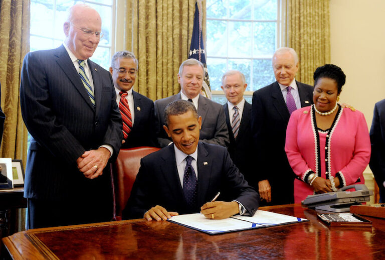 Obama signs the Fair Sentencing Act in the Oval Office of the White House, in Washington DC, USA, 03 August 2010. (Michael Reynolds-Pool/Getty Images)
