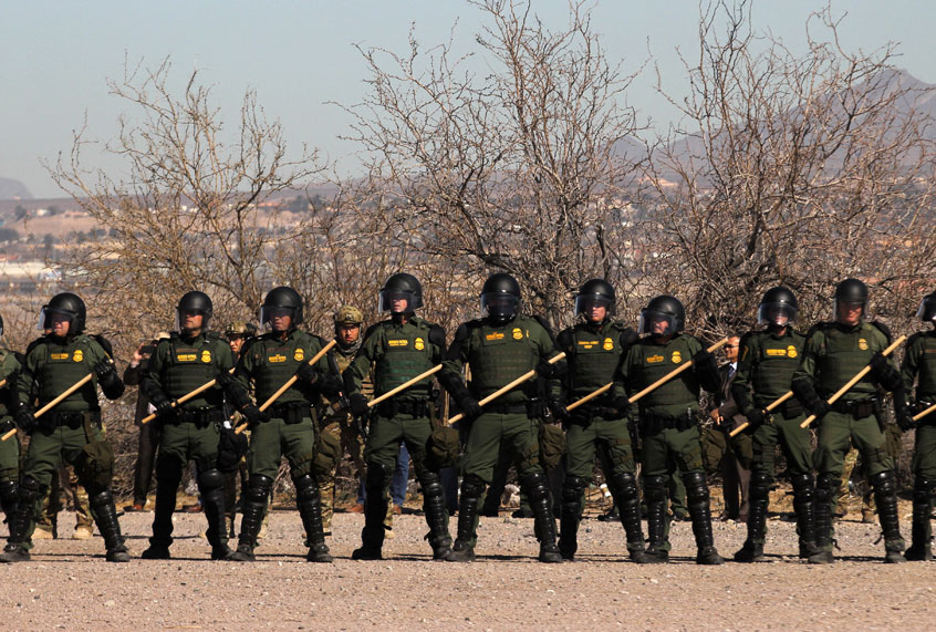 US Border Patrol, Immigration and Customs Enforcement (ICE) and Customs and Border Protection (CBP) agents take part in a safety drill in the Anapra area in Sunland Park, New Mexico, United States on January 31, 2019. (Getty/Herika Martinez)