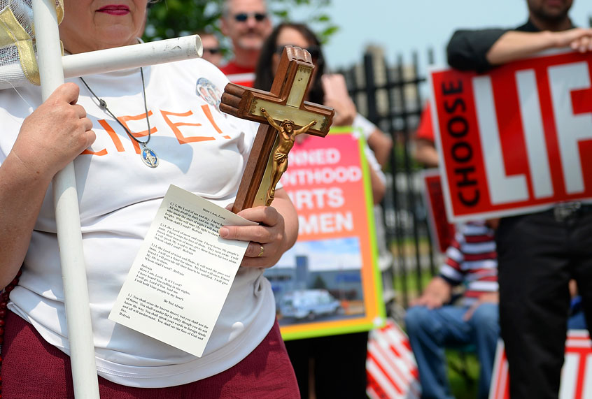 A pro-life supporter holds a crucifix during a demonstration outside the Planned Parenthood Reproductive Health Services Center on May 31, 2019 in St Louis, Missouri. (Getty/Michael Thomas)