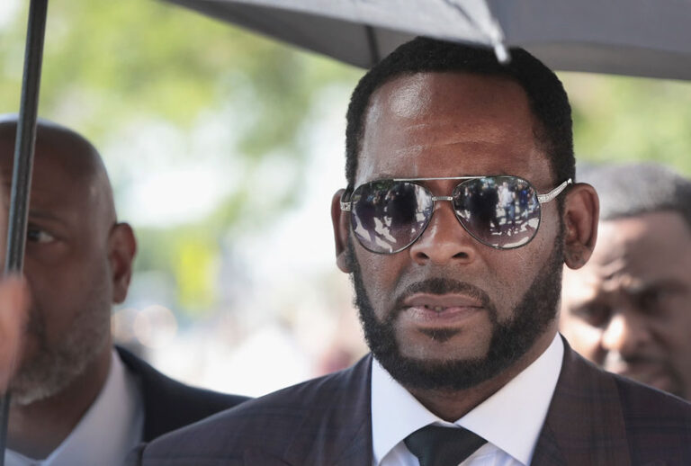 R. Kelly leaves the Leighton Criminal Courts Building following a hearing on June 26, 2019 in Chicago, Illinois. (Getty/Scott Olson)