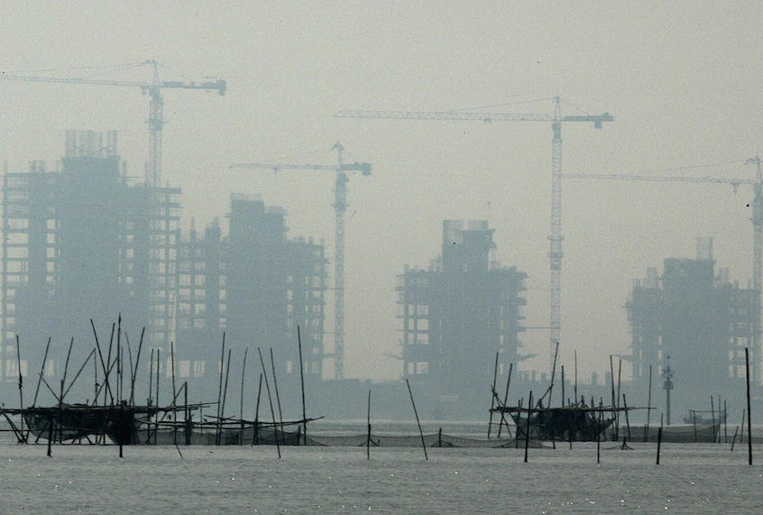 JAKARTA, INDONESIA: A haze cover the Jakarta bay skyline in Jakarta, 10 June 2007. Indonesia is particularly vulnerable to the impact of climate change as global warming threatens to raise sea levels and flood coastal farming areas, threatening food security. Meanwhile, Indonesia could lose 2,000 small islands by 2030 due to a rise in sea levels as a result of climate change, Indonesia Environment Minister, Rachmat Witoelar said. AFP PHOTO/Ahmad ZAMRONI (Photo credit should read AHMAD ZAMRONI/AFP/Getty Images) (Ahmah Zamroni/AFP/Getty)