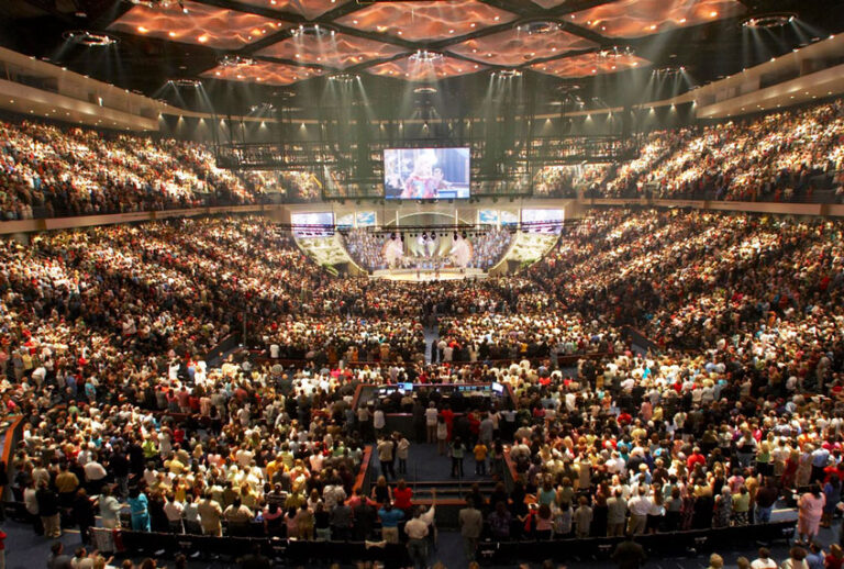 Megachurch (Wiki Commons)