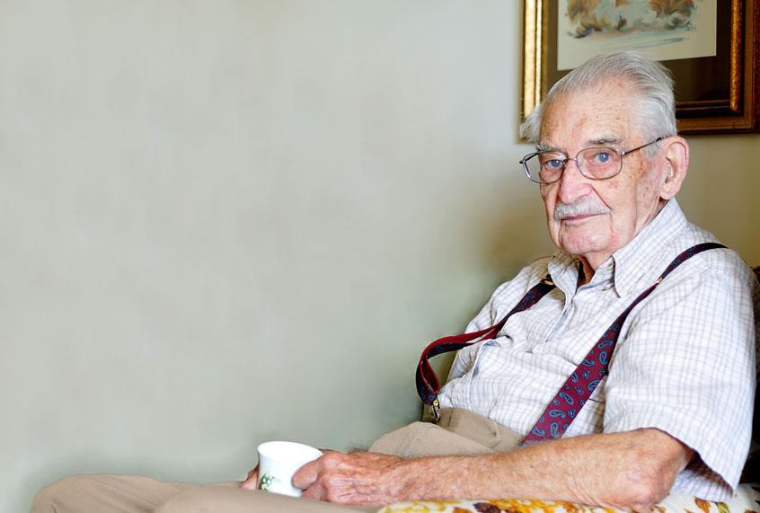 Old man with a cup of tea (Getty Images/ jeangill)