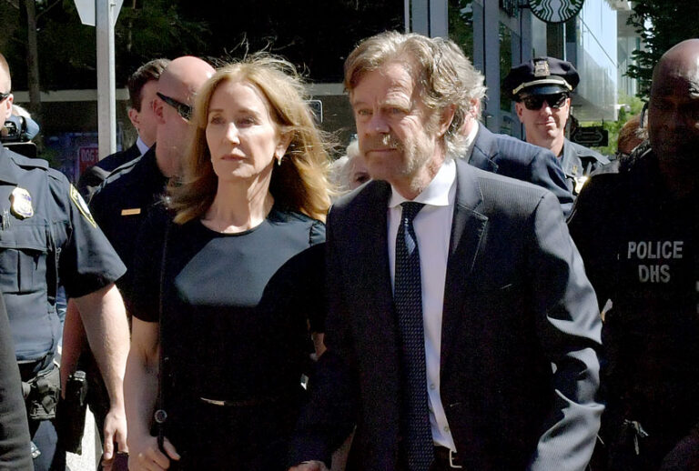 Felicity Huffman and husband William Macy arrive at John Moakley U.S. Courthousefor Huffman's sentencing hearing for her role in the college admissions scandal on September 13, 2019 in Boston, Massachusetts. (Paul Marotta/Getty Images)