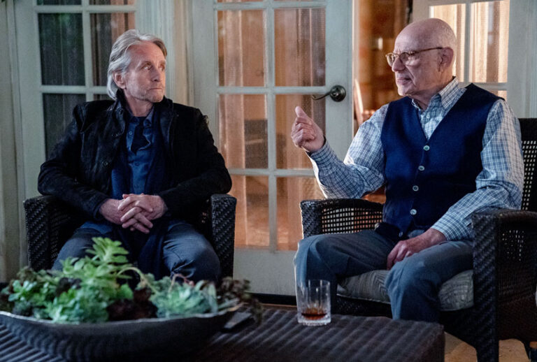 Michael Douglas and Alan Arkin in "The Kominsky Method" (Ali Goldstein/Netflix)