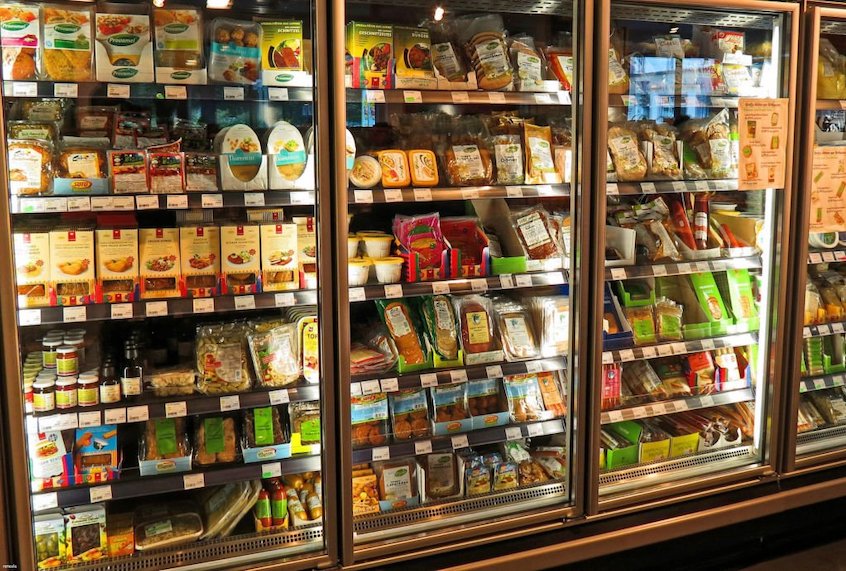 An extensive collection of permissible food additives includes several known or suspected carcinogens. (27707/Pixabay)