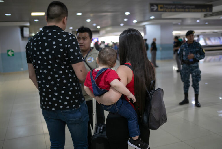 A Guatemalan Homeland Security Investigations (HSI) agent speaks with travelers at the airport on August 26, 2019 in Guatemala City, Guatemala. (John Moore/Getty Images)