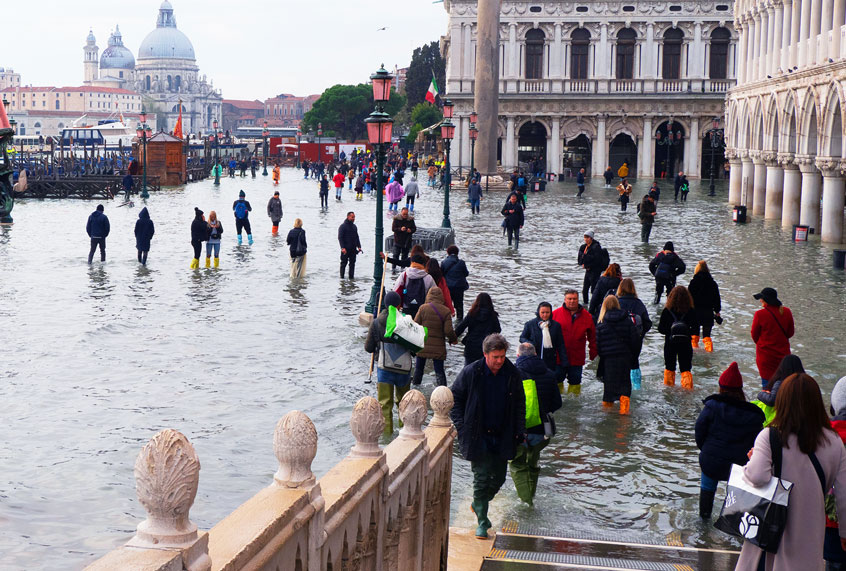 Venice suffers worst flooding for 50 years (Anna Henly / Barcroft Media via Getty Images)