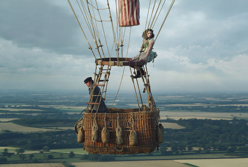 Eddie Redmayne and Felicity Jones in THE AERONAUTS (Courtesy of Amazon Studios)