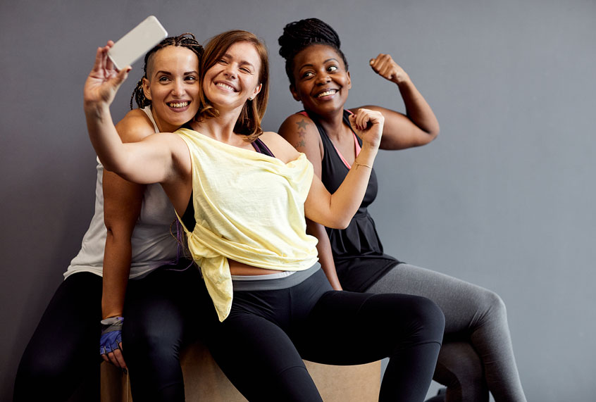 Women taking a selfie at the gym (Getty Images)