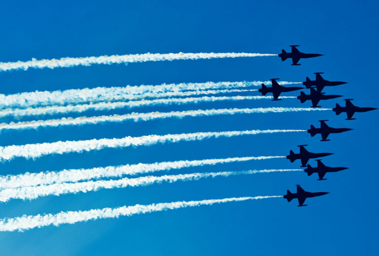 Plane Contrails (Getty Images)