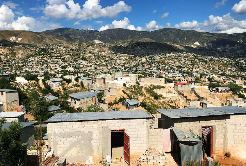 On the outskirts of the Haitian capital Port-au-Prince, the municipality of Canaan extends. This was created after the earthquake on 12 January 2010, which killed more than 220 000 people in the poor Caribbean state. Today around 300,000 people live there. (Nick Kaiser/picture alliance via Getty Images)