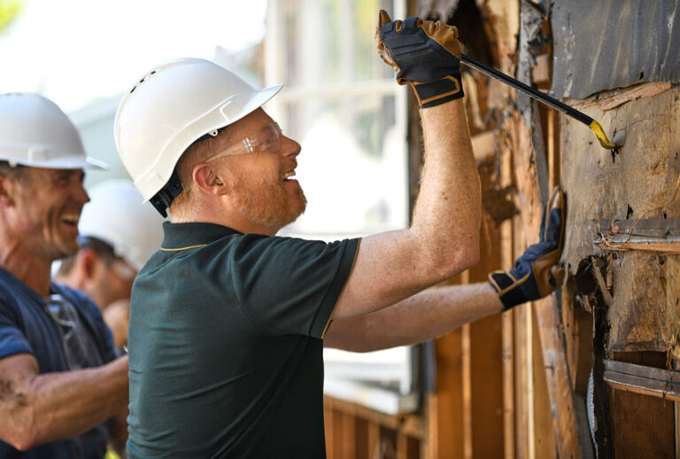Jesse Tyler Ferguson in "Extreme Makeover: Home Edition" (HGTV)