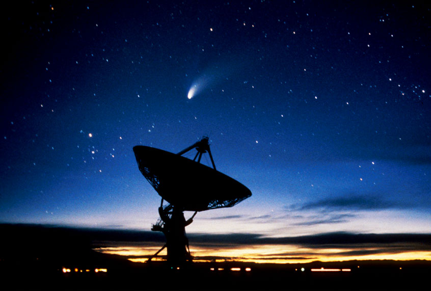 Hale-Bopp Comet behind the Very Large Array (VLA) Radio Telescope near Socorro, New Mexico. (Education Images/Universal Images Group via Getty Images)