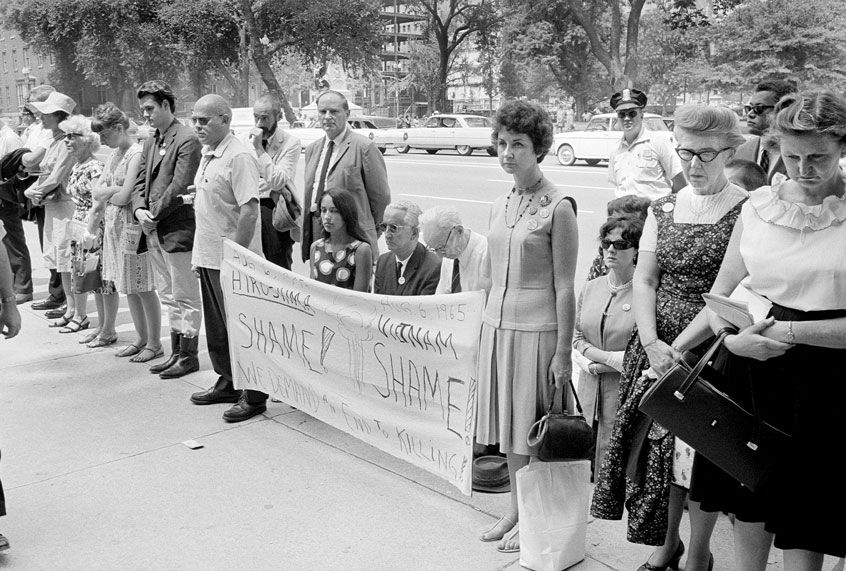 Vietnam War Protesters in front of White House, Washington, D.C., USA, photograph by Thomas J. O'Halloran, August 1965. (Universal History Archive/Universal Images Group via Getty Images)