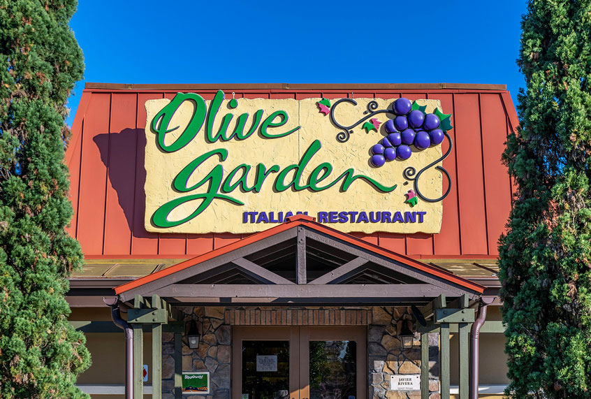 Olive Garden restaurant exterior (John Greim/LightRocket via Getty Images)