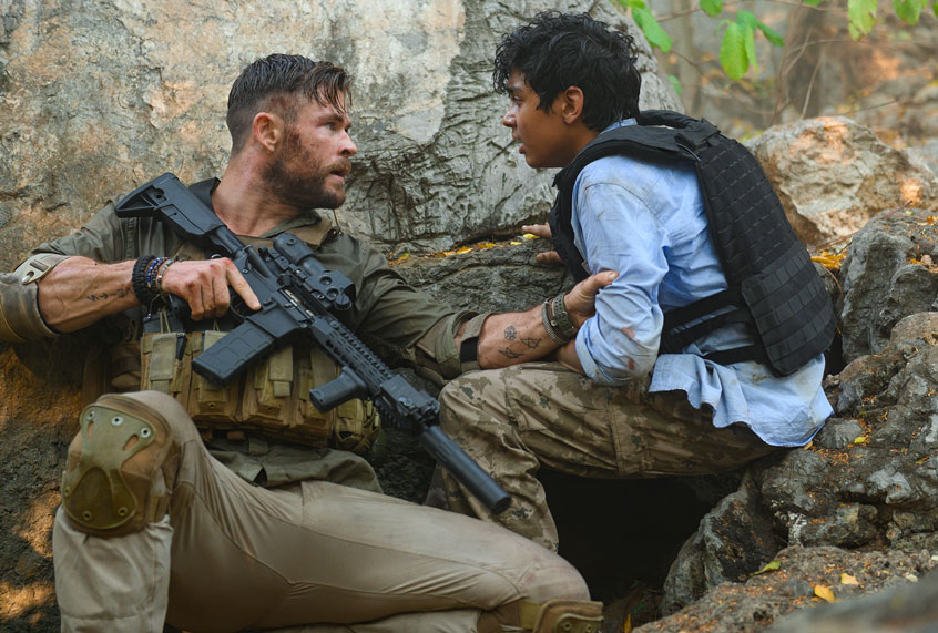 Chris Hemsworth and Rudhraksh Jaiswal in "Extraction" (Netflix)