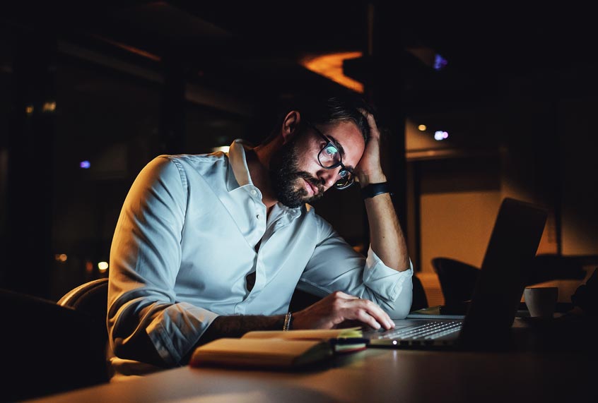 Tired man sitting at his computer (Getty Images/Eugenio Marongiu)