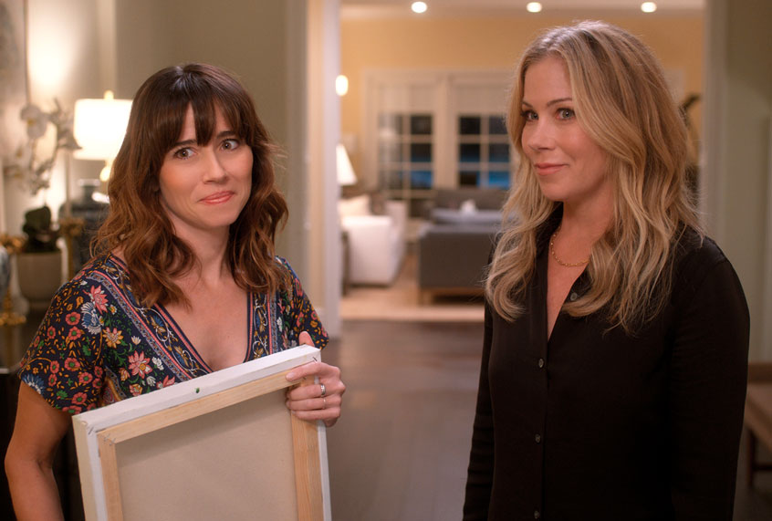Linda Cardellini and Christina Applegate in "Dead to Me" (Netflix)