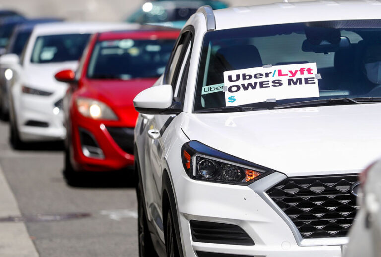 Uber/Lyft drivers conduct a ‘caravan protest' (Mario Tama/Getty Images)