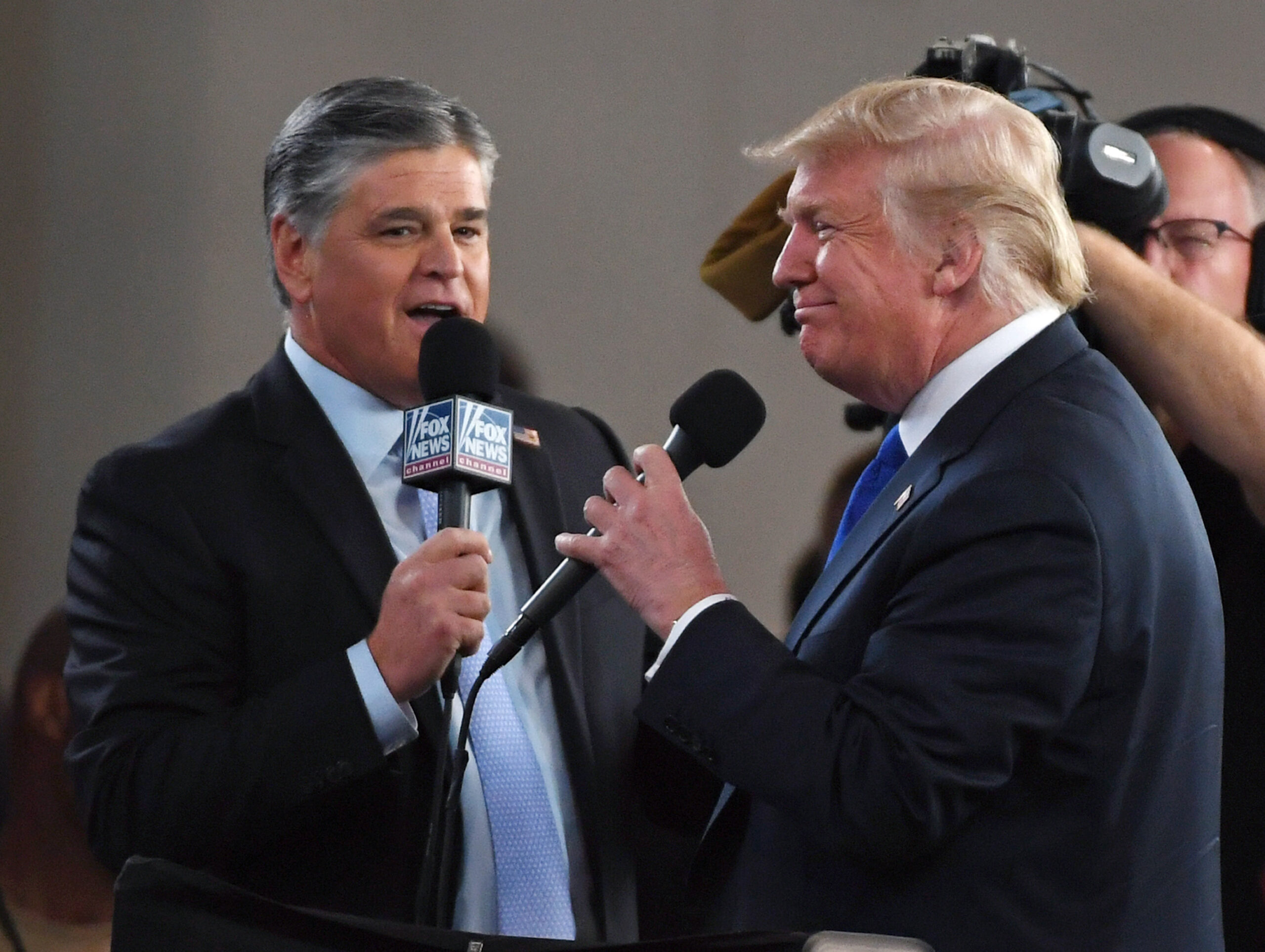 LAS VEGAS, NV - SEPTEMBER 20: Fox News Channel and radio talk show host Sean Hannity (L) interviews U.S. President Donald Trump before a campaign rally at the Las Vegas Convention Center on September 20, 2018 in Las Vegas, Nevada. (Photo by Ethan Miller/Getty Images)