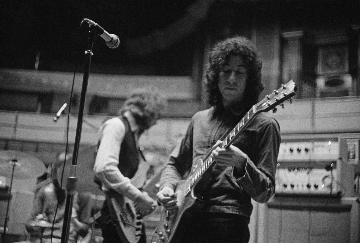 Guitarist Peter Green (right) and bassist John McVie, of British rock group Fleetwood Mac, rehearsing at the Royal Albert Hall, London, 22nd April 1969 (Michael Putland/Getty Images)