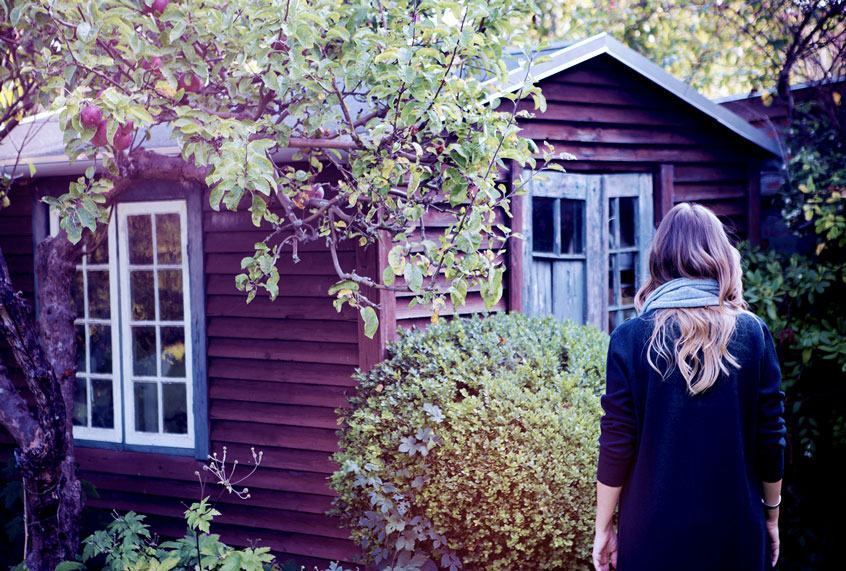 Rear view of woman in front of house (Getty Images)