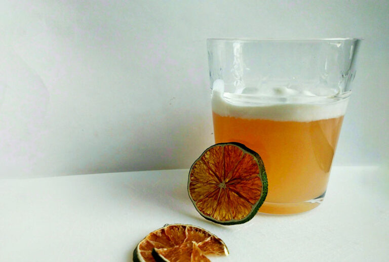 Vegan grapefruit gin fizz (Ashlie Stevens)