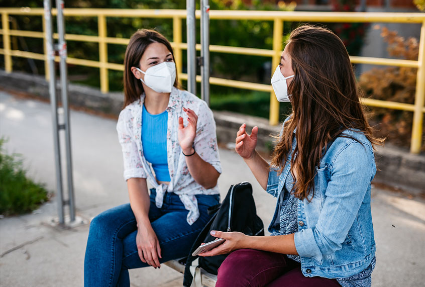 Friends wearing masks (Getty Images)