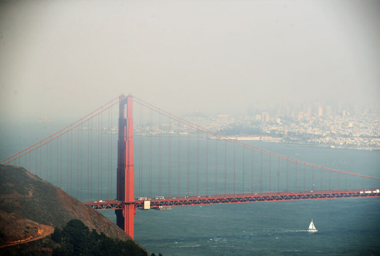 Heavy smoke from nearby wild fires covers the Golden Gate Bridge and San Francisco on August 20, 2020 as seen from the Marin Headlands in Sausalito, California. (Ezra Shaw/Getty Images)