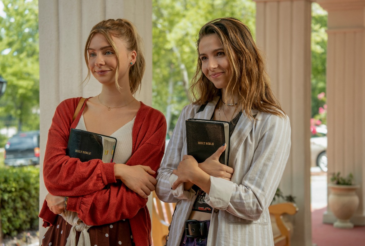 Maddie Phillips and Anjelica Bette Fellini in "Teenage Bounty Hunters" (Netflix)