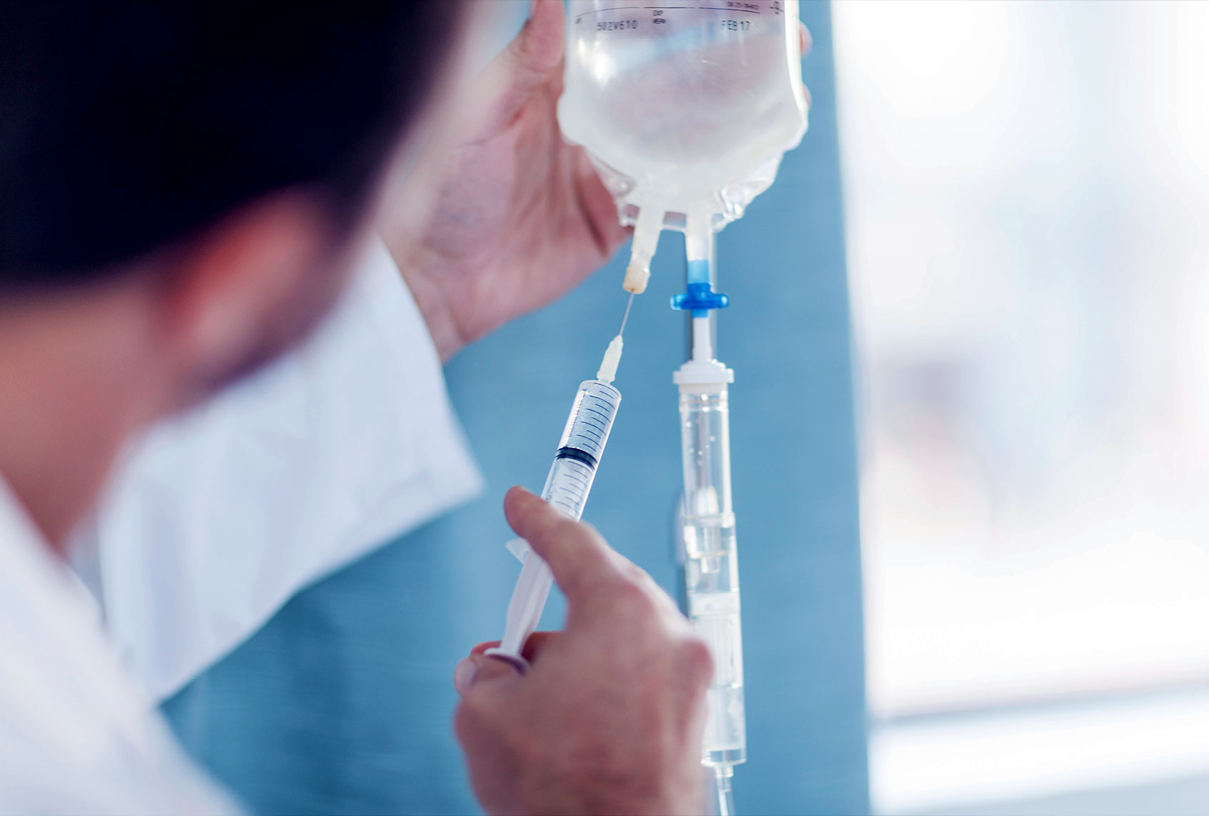 Doctor in hospital at IV drip (Getty Images)