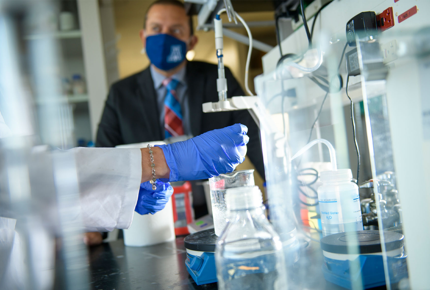 Rajesh Khanna (background) unidentified scientist in foreground (Kris Hanning via University of Arizona)