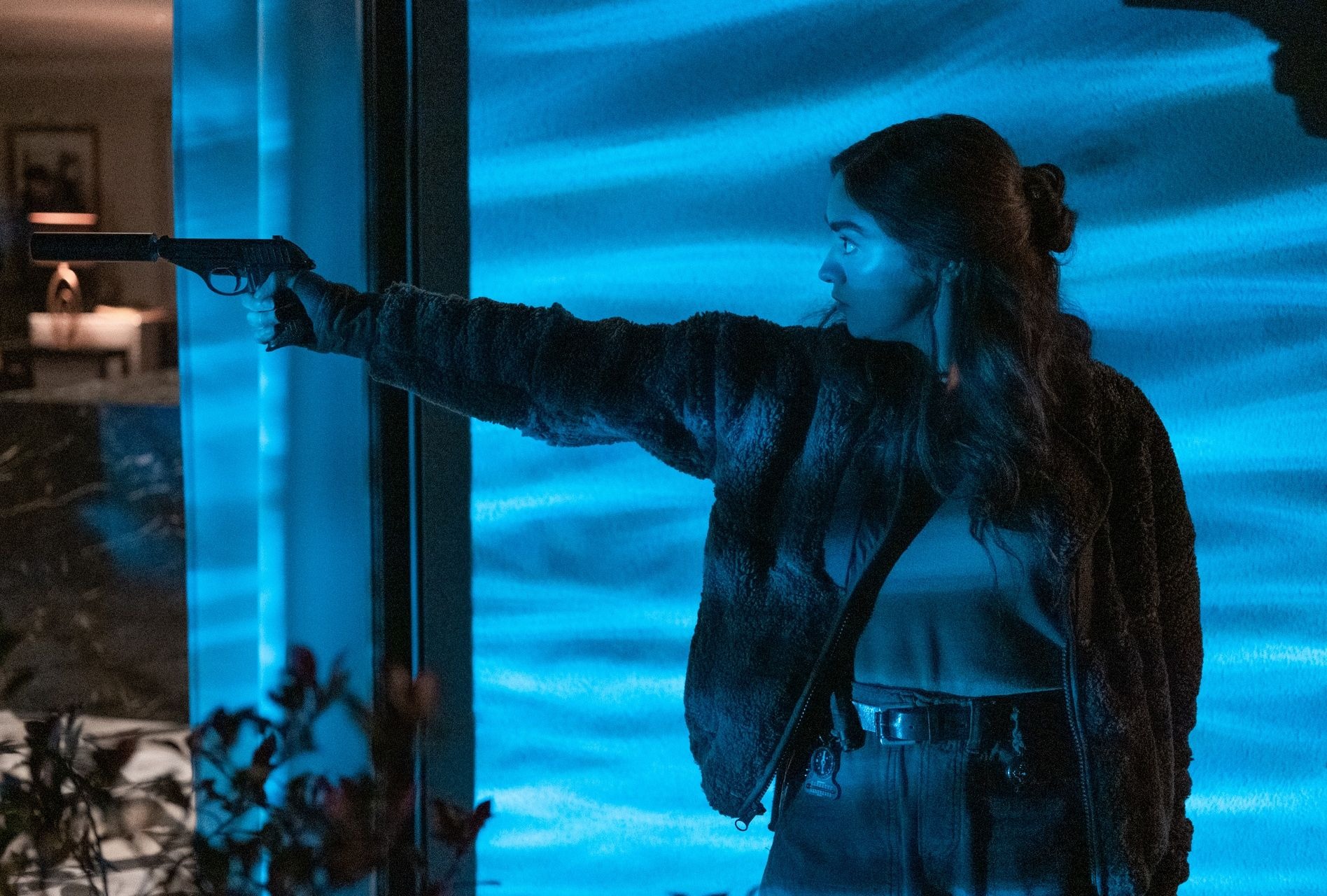 Maisie Williams in "Two Weeks to Live" (HBO Max)